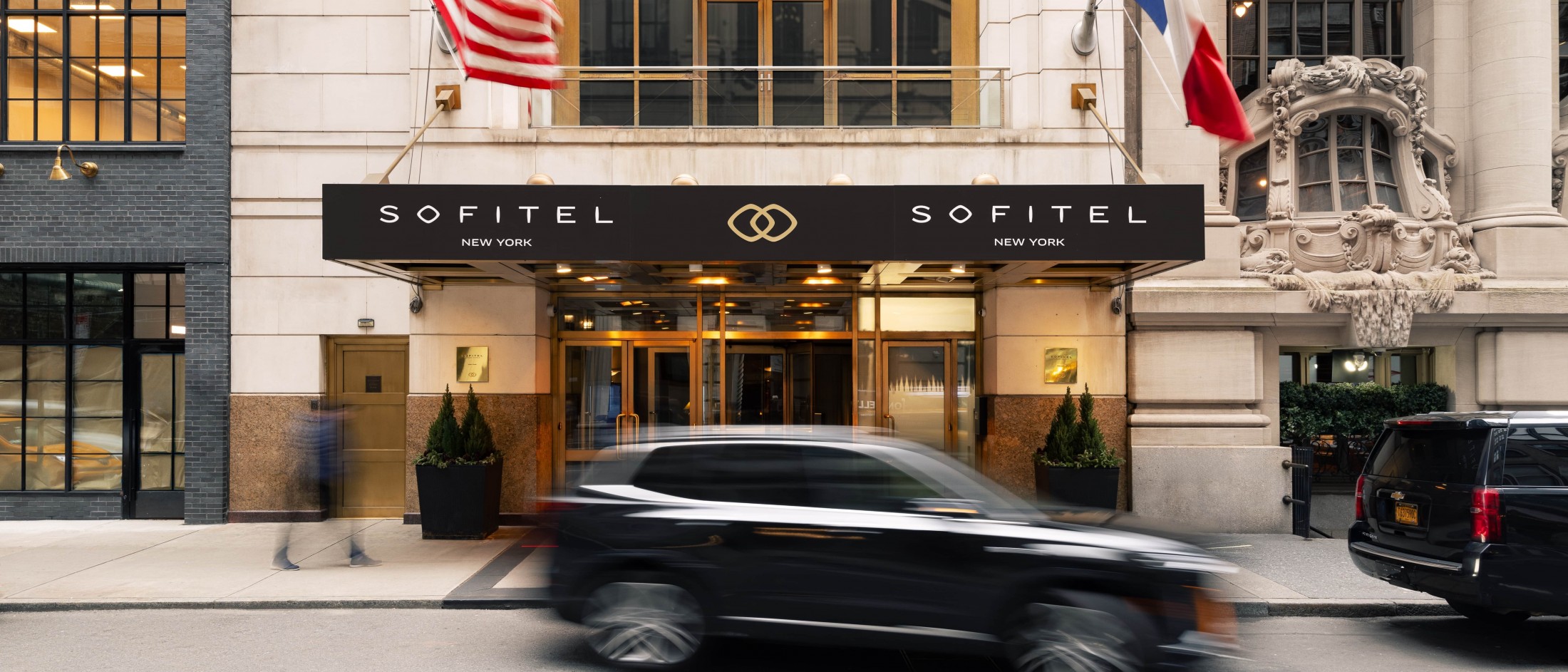 Photo of the hotel Sofitel New York: Building entrance black suv horizontal min2