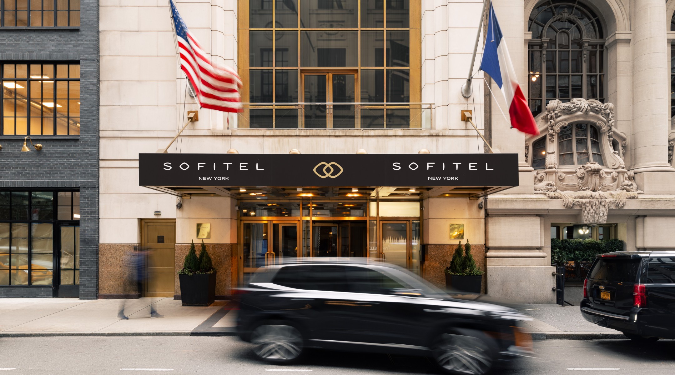 Photo of the hotel Sofitel New York: Building entrance black suv horizontal