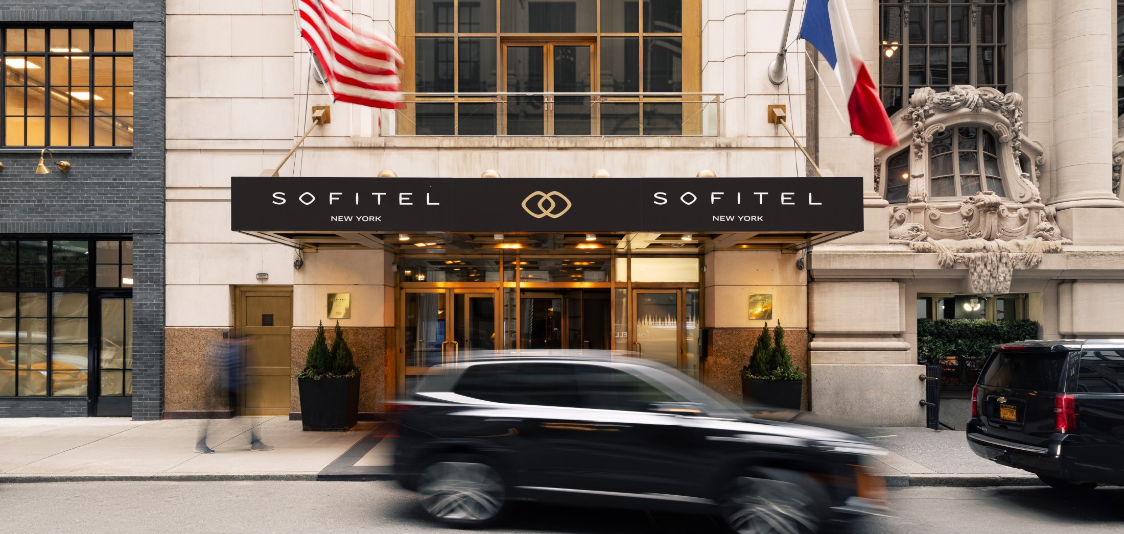 Photo of the hotel Sofitel New York: Building entrance black suv horizontal1