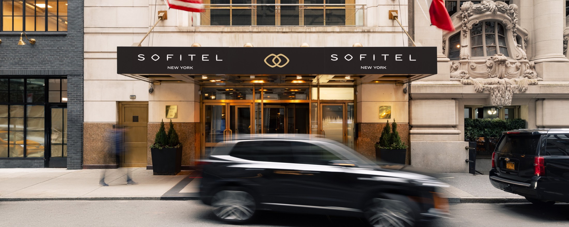 Photo of the hotel Sofitel New York: Building entrance black suv horizontal2