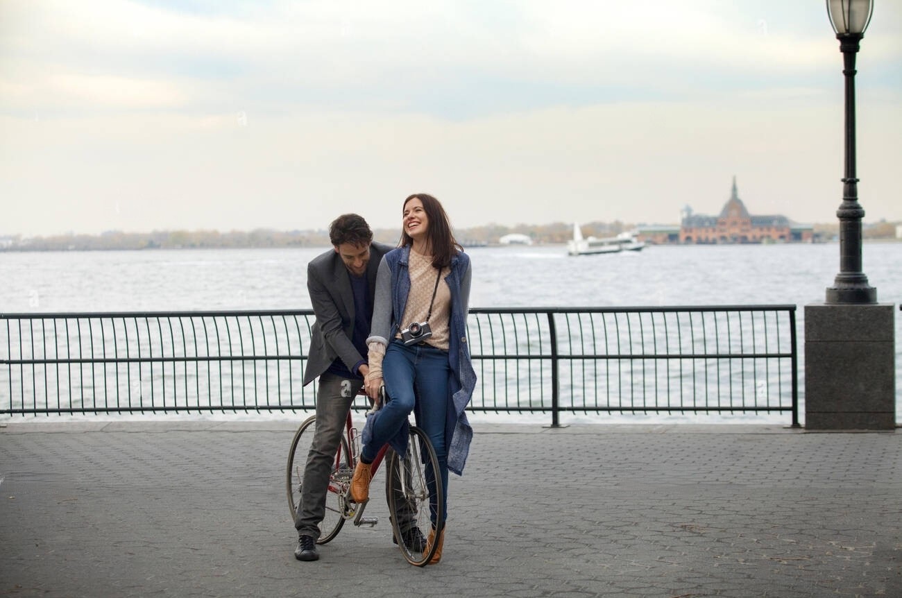 Photo of the hotel Sofitel New York: Couple with bicycle on promenade against hudson river ttj1bg transformed